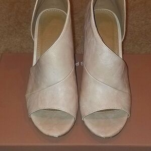 Catherine Malandrino Cream Mules with Elegant Design GUC SIZE 6.5